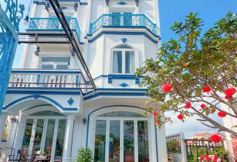 Blue Fish Villa has Balcony rooms