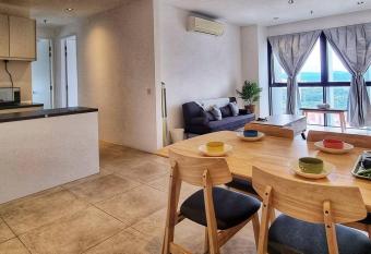 Tropicana Golf view 7pax -1 Utama - Ikea -The Curve has rooms with a private hot tub