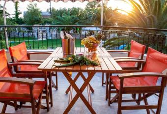 Villa Nefeli Skiathos has Balcony rooms