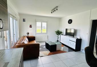 Petite maison sur a  rodrome has Balcony rooms