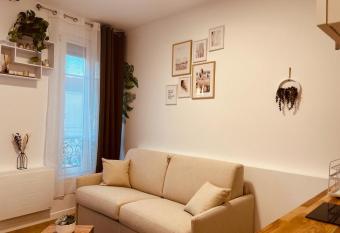 Mignon petit studio 16m2 allows 18 year olds to book a room