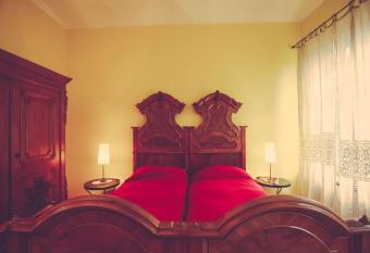 Historic and quiet house in the Langhe&Monferrato allows 18 year olds to book a room