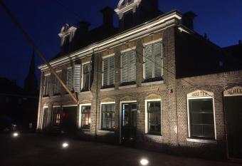 Hotel Lemmer allows 18 year olds to book a room