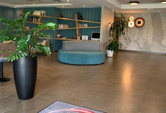 The Originals City, H  tel Ecoparc, Montpellier Est (Inter-Hotel) allows 18 year olds to book a room