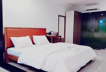 THE HEART OF HEAVEN has Smoking rooms