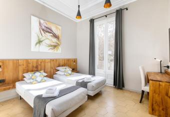 Jardinets Guest House has Balcony rooms