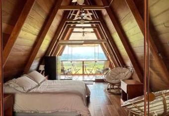 Vista panor  mica de Laguna Azul en Sauce-San Mart  n has rooms with a private hot tub