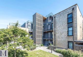 Ground Floor Flat On Bath Road! allows 18 year olds to book a room