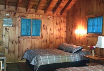 Amber Lantern Duplex Cottage has Balcony rooms