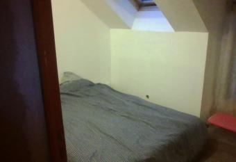 Chambre dans maison has Balcony rooms