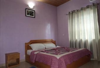 Nabtel hotel allows 18 year olds to book a room