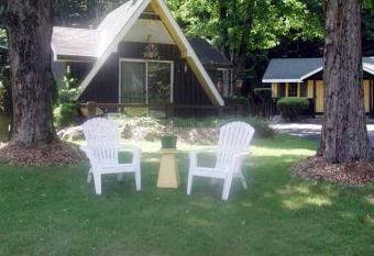 Amber Lantern Two-Bedroom Cottage has Balcony rooms