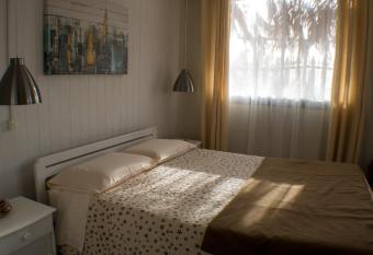 Caba  as Ecologicas Alto Ca  izares allows 18 year olds to book a room