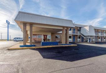 Motel 6-Clinton, OK has Smoking rooms