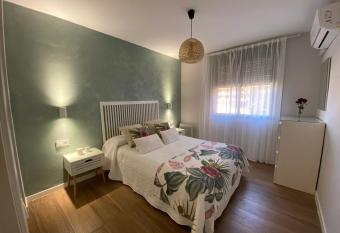 Beach, familiy Fuengirola MARENOSTRUM 1 hab allows 18 year olds to book a room