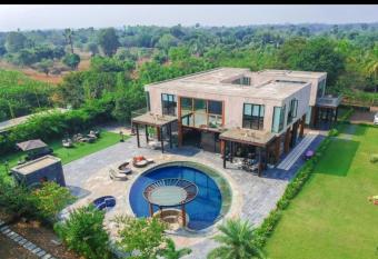 Redhomex The Sanctuary Mansion 6BHK has Balcony rooms