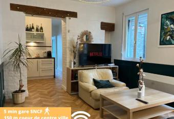 C  ur de Reims logement entier has Balcony rooms