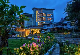 Woodrock Luxury Botique Hotel allows 18 year olds to book a room