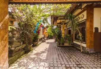 Ume Sita has Balcony rooms