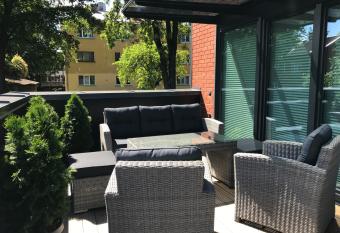 Korter Riia 22b allows 18 year olds to book a room