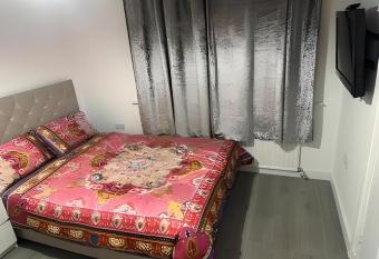 OYO Stay Inn Shakila allows 18 year olds to book a room