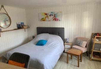 La petite   chapp  e has Balcony rooms