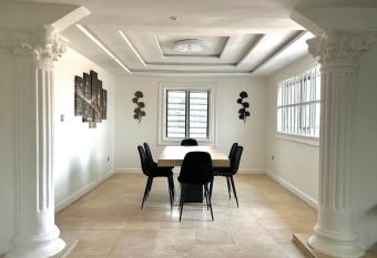 Luxe 3 Ch.Apt Porto Novo,Abgokou allows 18 year olds to book a room