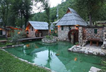 Rafting Camp Tara Center Tri Vodenice has Smoking rooms