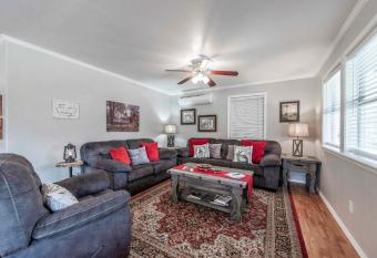 Songbird Haven Cozy Country Getaway allows 18 year olds to book a room