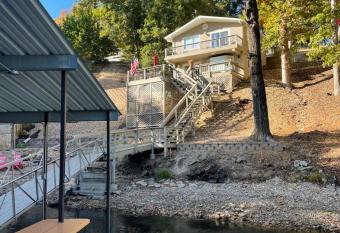 Waterfront on a quiet cove with large dock with lily pad has Balcony rooms