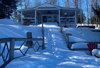 Kayaks Fishing Petfriendly -LaBellaVista Lakehouse has rooms with a private hot tub