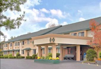 Americas Best Value Inn New Paltz allows 18 year olds to book a room