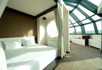 Hotel Hedonic has rooms with a private hot tub