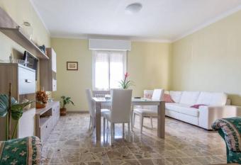 Guest house Il Fungo has Smoking/Balcony rooms