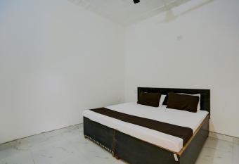 SPOT ON AMS SHINE Hotel And Restro allows 18 year olds to book a room