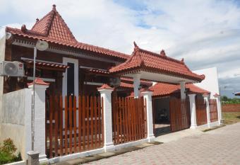 Capital O 93719 Homestay Omah Bidadari allows 18 year olds to book a room