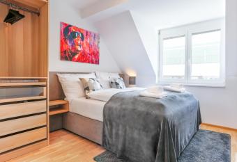 SKY9 Penthouse Apartments has Balcony rooms