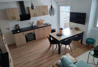 Appartement chaleureux au pied des pistes has Balcony rooms