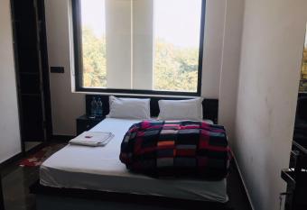 RV Lodge allows 18 year olds to book a room