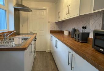 Mayfun House by Teeside Uni has Balcony rooms