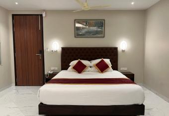 The Land Sand Hotel has rooms with a private hot tub