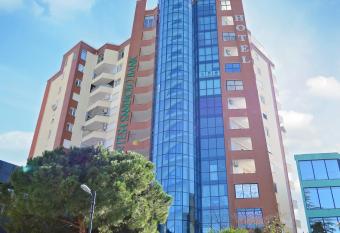 Jolly Hotel has Balcony rooms