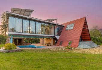 ELIVAAS Handa s Getaway- Luxe 3 Plus 1 BHK Farmhouse with Pool, Faridabad allows 18 year olds to book a room