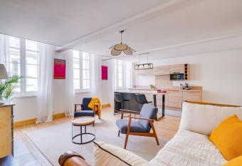 Logis Guadet, magnifique appartement dans Saint Emilion allows 18 year olds to book a room