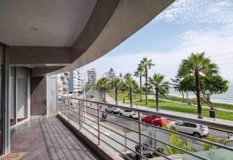 LINDO DEPA FRENTE AL MAR MIRAFLORES APARTMENTS BUENA VISTA CON PISCINA has rooms with a private hot tub