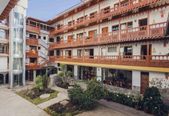 Quechua Hotel Cusco has rooms with a private hot tub