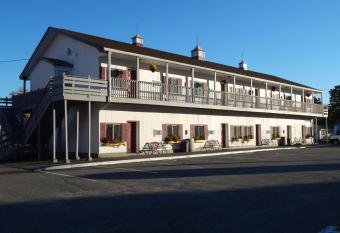 Acadia Sunrise Motel has Balcony rooms
