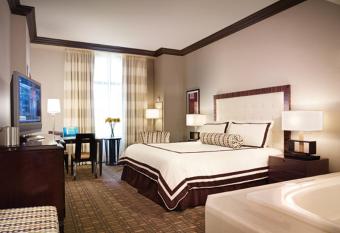 Ameristar Casino Hotel Vicksburg, Ms. has rooms with a private hot tub