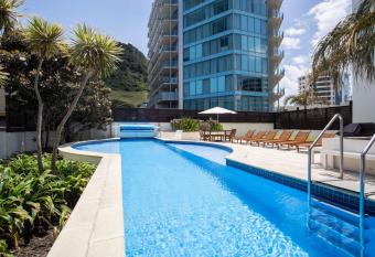 Capri on Pilot Bay has Balcony rooms