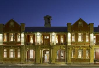 Quality Hotel Regent Rockhampton allows 18 year olds to book a room